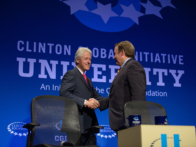 Arizona State University President Michael Crow introduced former U.S. President Bill Clinton, founding chairman of the Clinton Global Initiative, at the opening session of Clinton Global Initiative University Conference at ASU. Students in the Ira A. Fulton Schools of Engineering at ASU participated in the international event focused on developing social entrepreneurship ventures. Photographer: Andy DeLisle/ASU.